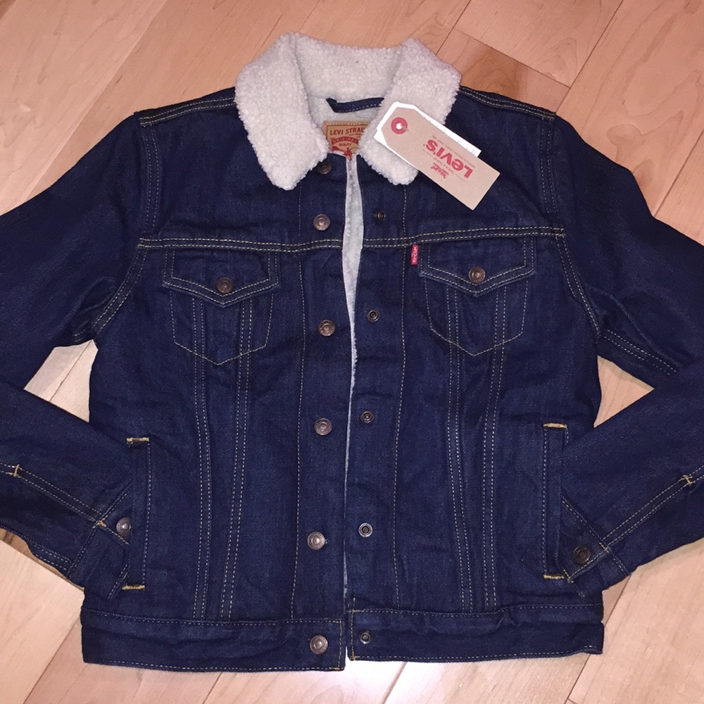 (SOLD)  Levi’s Sherpa lined denim jacket red tab